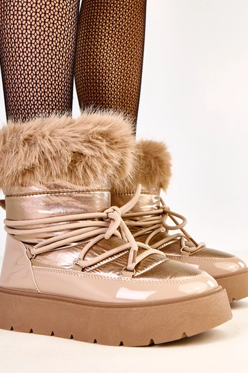 Beige Schneestiefel mit Schnürsenkeln und lackiertem Akzent Garis