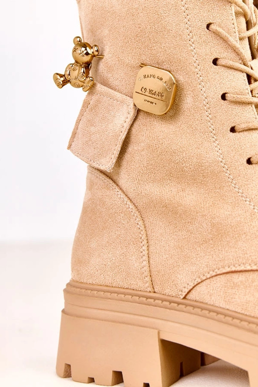 Sandfarbene Stiefel mit Bärchen und... Sandfarbene Stiefel mit Bärchen und...