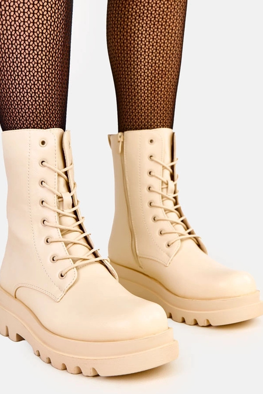 Sandfarbene klassische Damenstiefel... Sandfarbene klassische Damenstiefel...