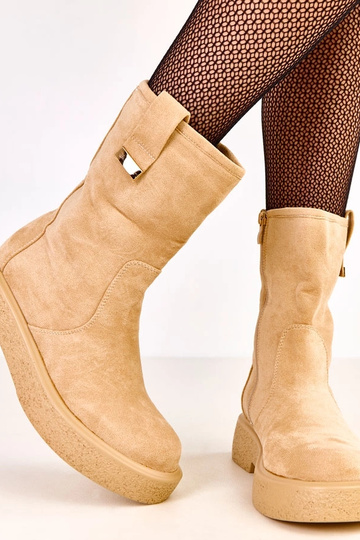 Sandfarbene Kunstwildleder-Stiefeletten mit goldfarbener Verzierung Mileda 2