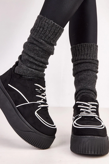 Schwarze warme Sportschuhe... 2