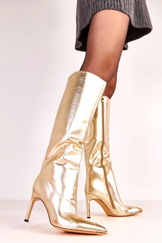 Goldene elegante kniehohe Stiefel mit... Goldene elegante kniehohe Stiefel mit...