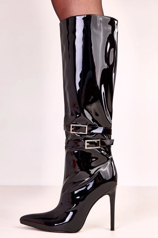 Czarne kozaki lakierowane z ozdobną... Czarne kozaki lakierowane z ozdobną...