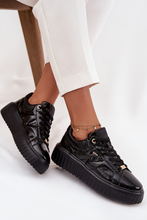 mit Lackeffekt Sneakers Stilvollllschuhe Feminin mit einer Plattform Lee Cooper LCJ-25-09-3870 schZuarze Farbe