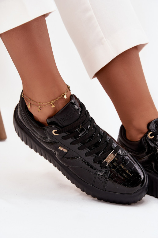 mit Lackeffekt Sneakers Stilvollllschuhe Feminin mit einer Plattform Lee Cooper LCJ-25-09-3870 schZuarze Farbe