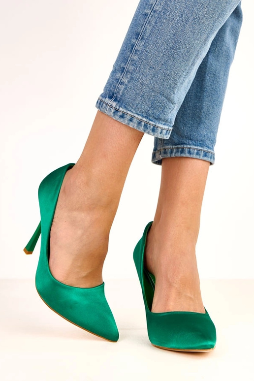 Grüne High Heels mit Satinverzierung... Grüne High Heels mit Satinverzierung...
