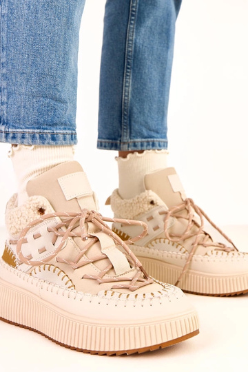 Sandfarbene Schneestiefel mit Schnürsenkeln und Fell Lesly