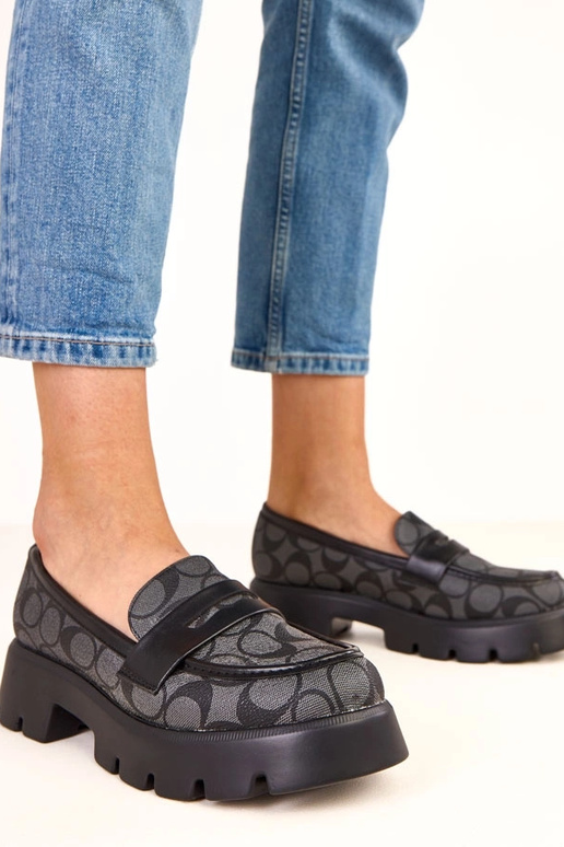 Schwarze Mokassins mit geometrischem...