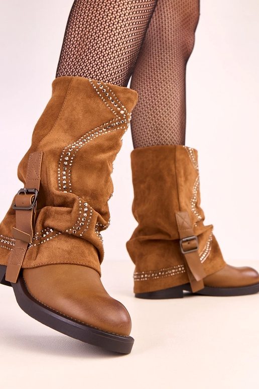 Braune Stiefel mit umgeschlagenem... Braune Stiefel mit umgeschlagenem...