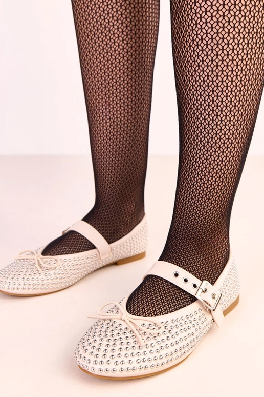 Sandfarbene Ballerinas mit Nieten und...