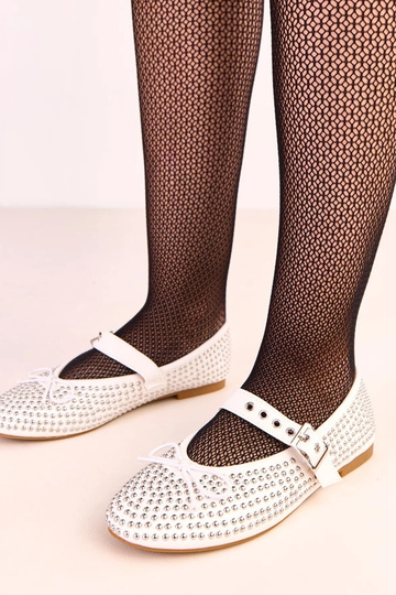 Weiße Ballerinas mit Nieten...