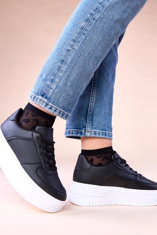 Schwarze Sneakers auf Plateausohle Avita