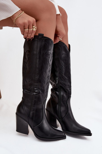 Hochformatige gefütterte Cowboy-Stiefel mit Absatz aus Kunstleder in Schwarz „Zareen"