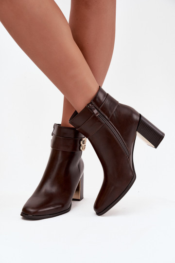 Damen-Stiefeletten mit Riemen und goldfarbenen Details in Schokoladenfarbe „Galinne"