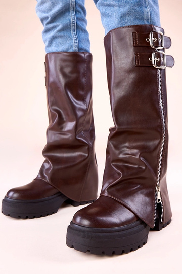 Schokoladenfarbene Stiefel mit gewickelten Schaft und Schnallen Ridica