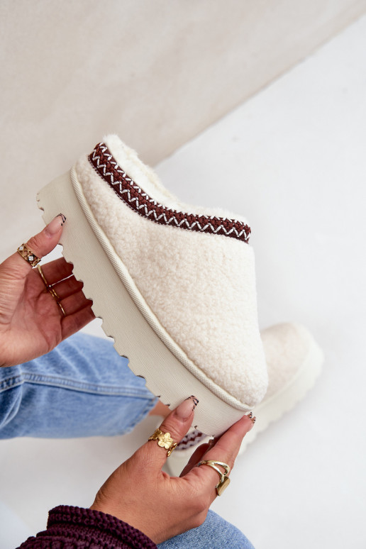 Schneestiefel Hausschuhe mit einer Plattform mit Pelzmantel Typu Baranek elfenbeinfarbe Ovirissa