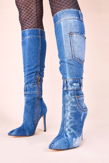 Jeansfarbene Stiefel auf...