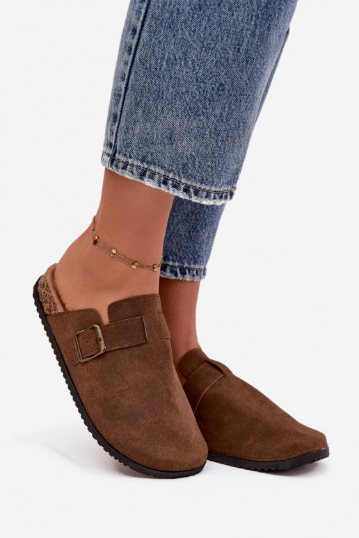 Hausschuhe Verstopfungen Feminin i mit einer Plattform mit Schnallen braune Farbe Selio