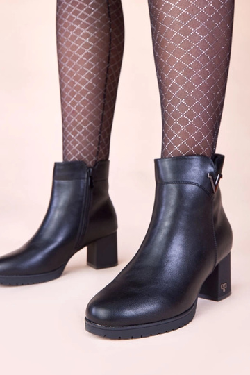 Schwarze Stiefeletten mit...