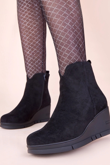 Schwarze Stiefeletten auf... 2