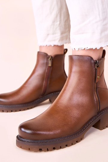 Braune Stiefeletten auf zartem Blockabsatz mit dekorativem Reißverschluss Terina