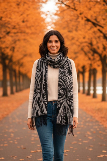 Schwarz-weißer Schal mit...