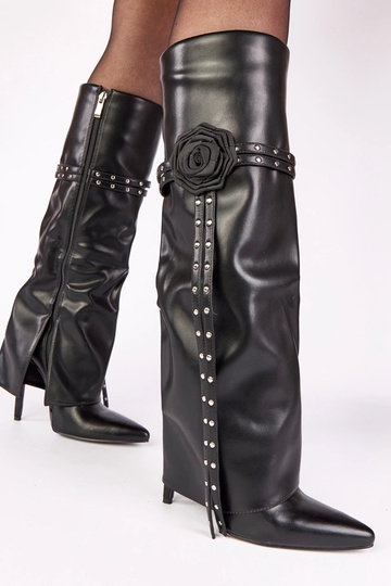 Schwarze Stiefel auf hohen... 2