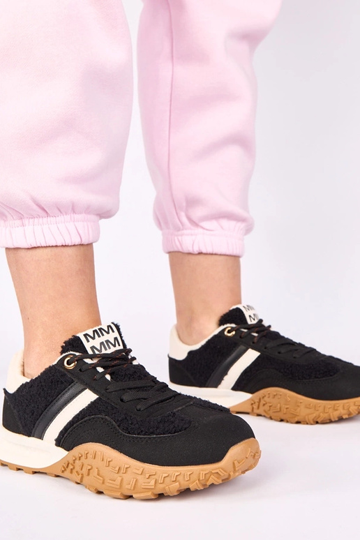 Schwarze Sneakers, warm gefüttert mit...