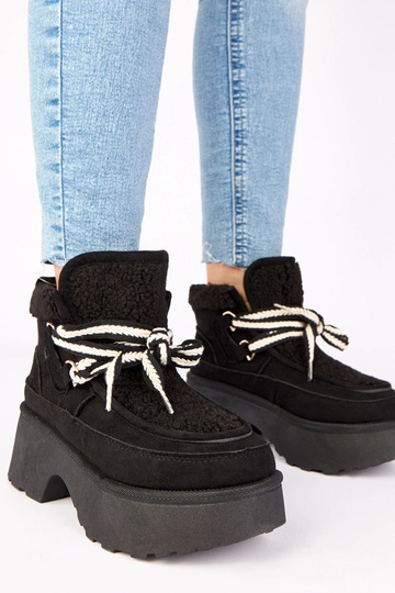 Schwarze Schneestiefel mit...