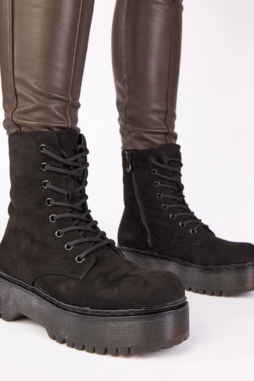 Schwarze Plattformschuhe... 2