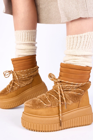 Braune Schneestiefel auf Plattform mit Fell, mit Schnürung „Lydia" 2