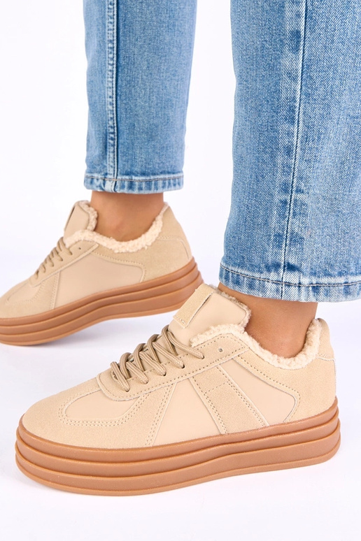 Sandfarbene Sport-Schuhe mit Futter...