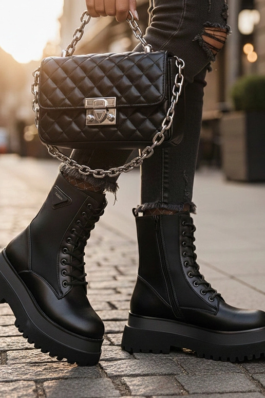 Schwarze matte Stiefeletten auf...