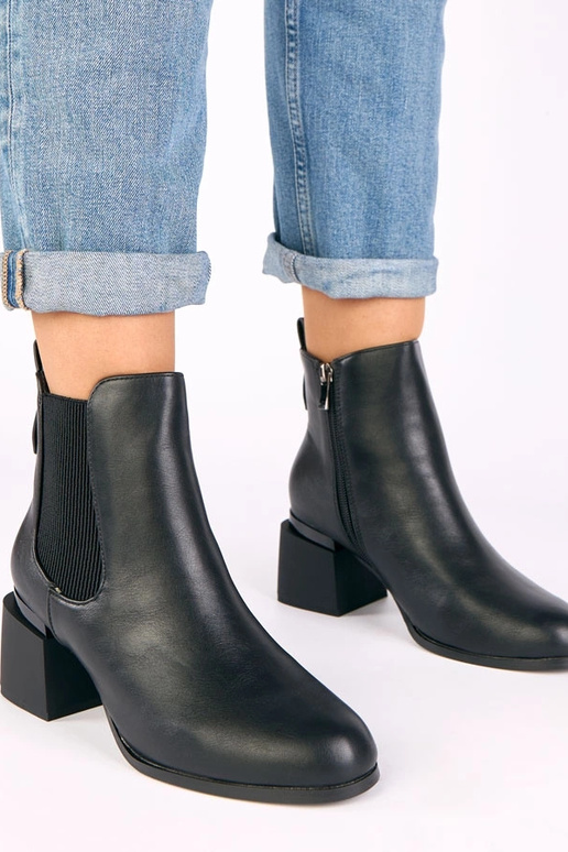 Schwarze Stiefel mit elastischem...