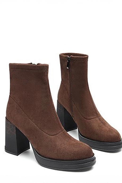 Braune Stiefel mit Absatz im...