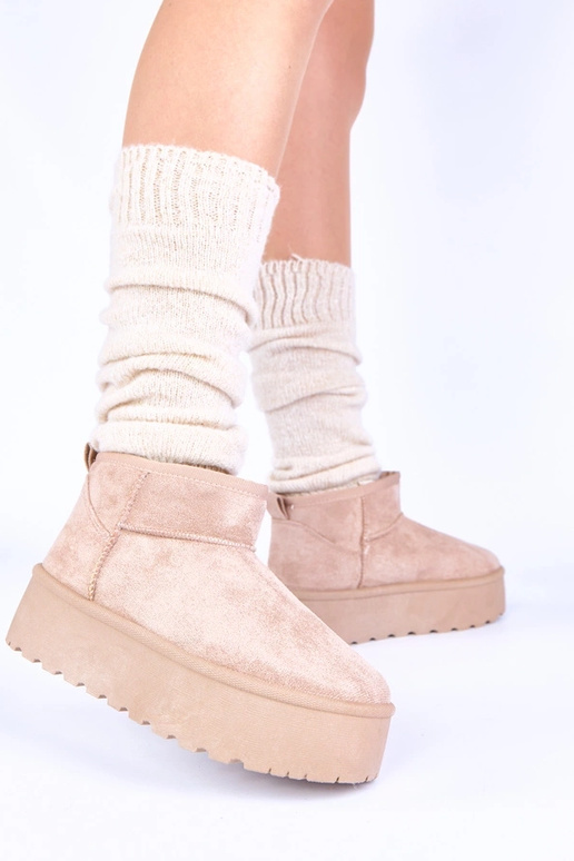 Sandfarbene Schneestiefel auf...