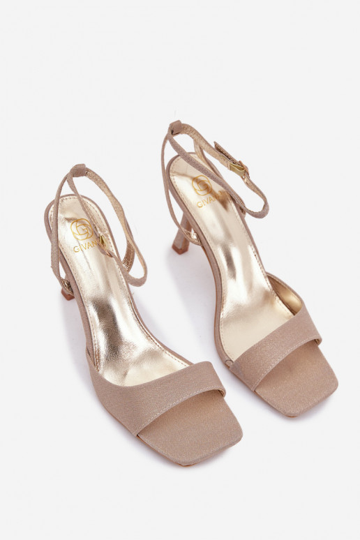 Damensandalen mit dünnen Absätzen mit Glanz goldene Farbe Brisora