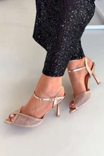 Peloria champagnefarbene Damen Sandalen mit dünnen Absätzen und Dekoration 2