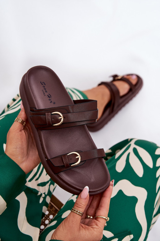 Damenhausschuhe mit einer Plattform Ze goldene Farbemi mit Schnallenmi braune Farbe INernone