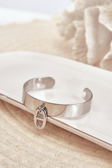 Ein Armband mit Ornamenten Stal NierdzeZuna Silberfarbe 2