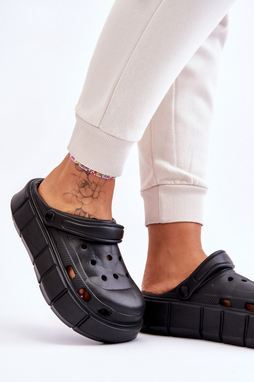 Flip-Flops im Crocs-Stil mit erhöhter Plattform schZuarze Farbe Beckett