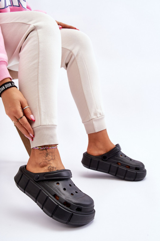 Flip-Flops im Crocs-Stil mit erhöhter Plattform schZuarze Farbe Beckett