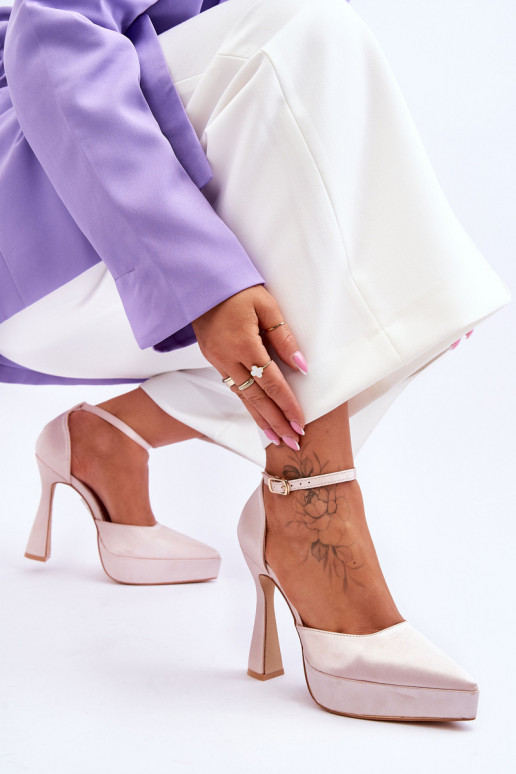 Modisch Schuhe Auf einem breiteren Stift Hellrosa Farbton Es mussdness