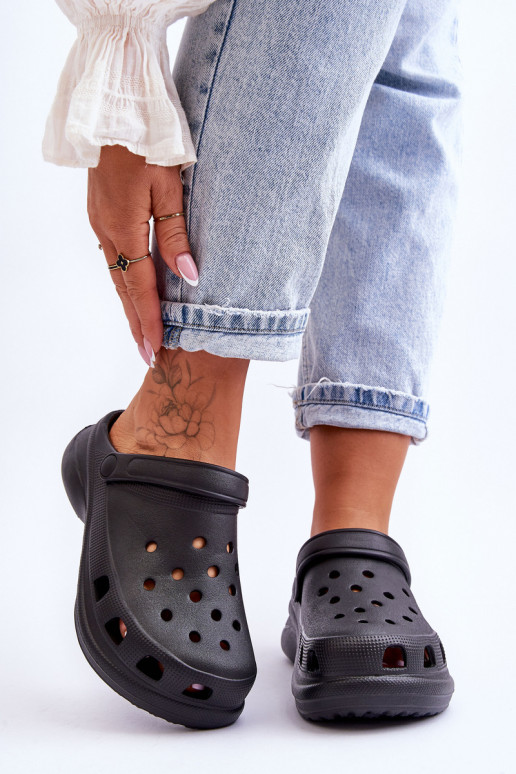 Crocs-Schaumhausschuhe mit modischer Es mussssivsohle schZuarze Farbe Katniss