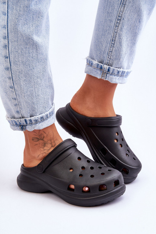 Crocs-Schaumhausschuhe mit modischer Es mussssivsohle schZuarze Farbe Katniss