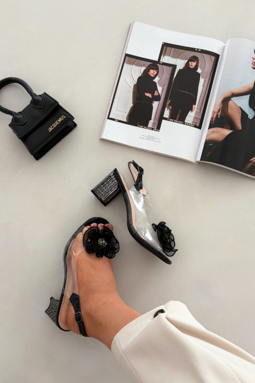 Sandalen mit Absätzen mit Ornamenten D&A MR52-238 schZuarze Farbe