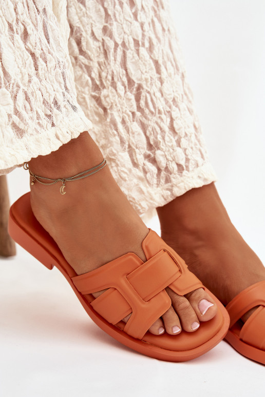 Damenhausschuhe mit breiten Absätzen orange Farbe Lorania