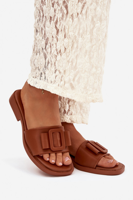 Damenhausschuhe mit breiten Absätzen mit Schnallen braune Farbe Melivra