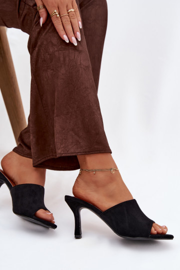 Damenhausschuhe mit dünnen Absätzenaus Öko-INildlederu schZuarze Farbe Isolia