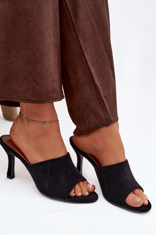 Damenhausschuhe mit dünnen Absätzenaus Öko-INildlederu schZuarze Farbe Isolia